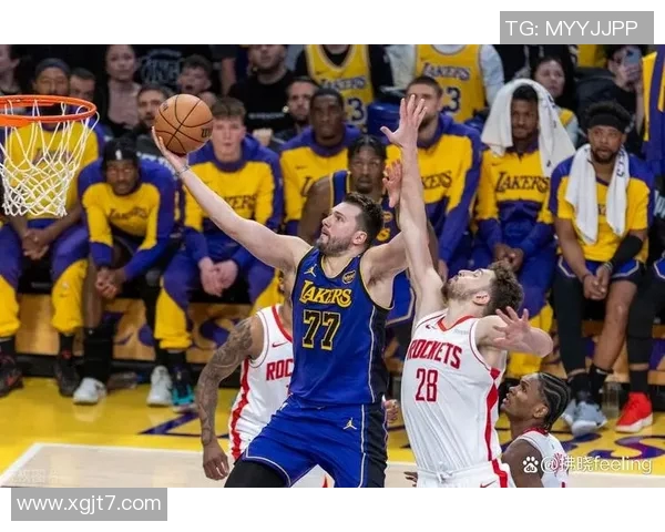 2021年火箭队与湖人队激烈对决回顾及精彩瞬间分析