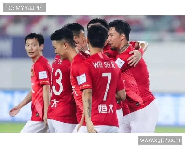 2018年建业与恒大激战回顾：一场精彩的足球对决与战术较量