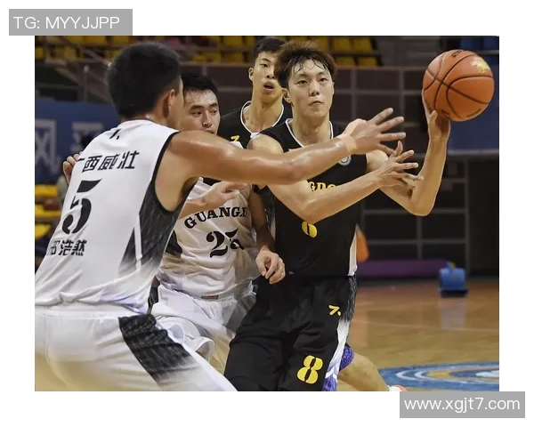 广西威壮篮球队迎战陕西队全力争胜展现团队精神与竞技风采 广西威壮篮球队迎战陕西队全力争胜展现团队精神与竞技风采